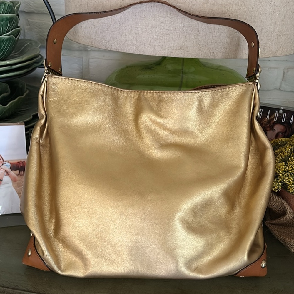 Glamorous Michael Kors bag. Pretty gold.